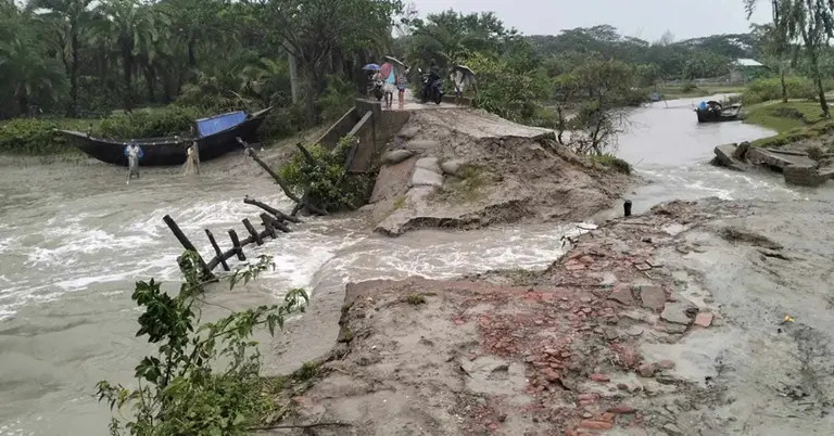 নিঝুমদ্বীপের সড়ক যোগাযোগ বিচ্ছিন্ন